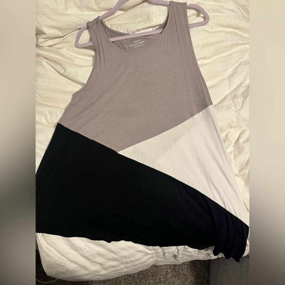Torrid size 2 asymmetrical color block tank
